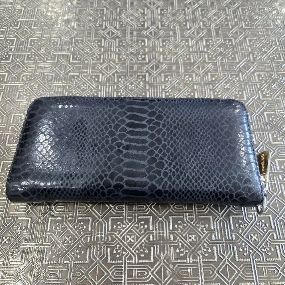 🐢 Michael Kors Snakeskin Clutch/Wallet In Great Shape!